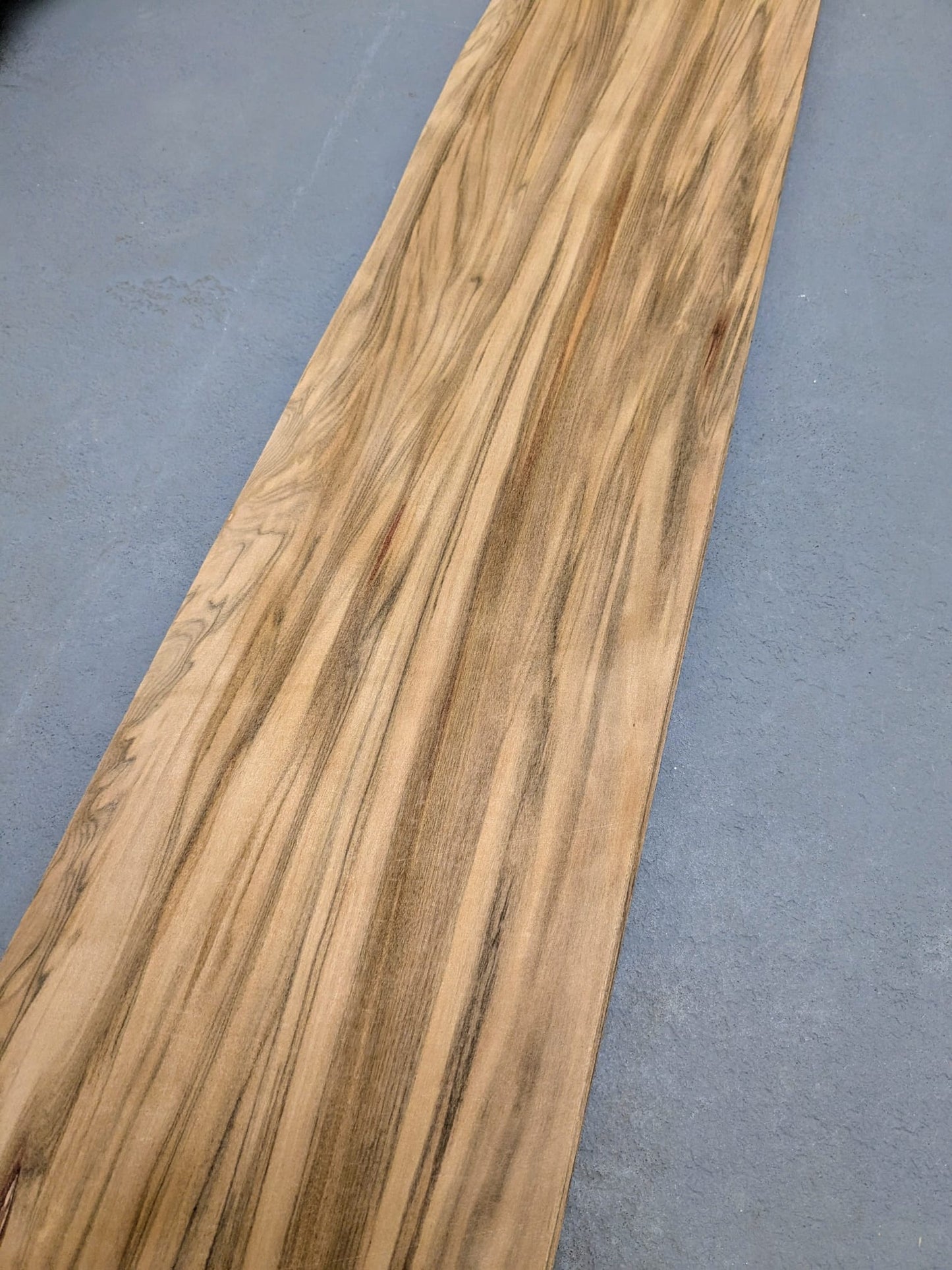 Red gum (satijnnoten) fineer | 140x17 cm