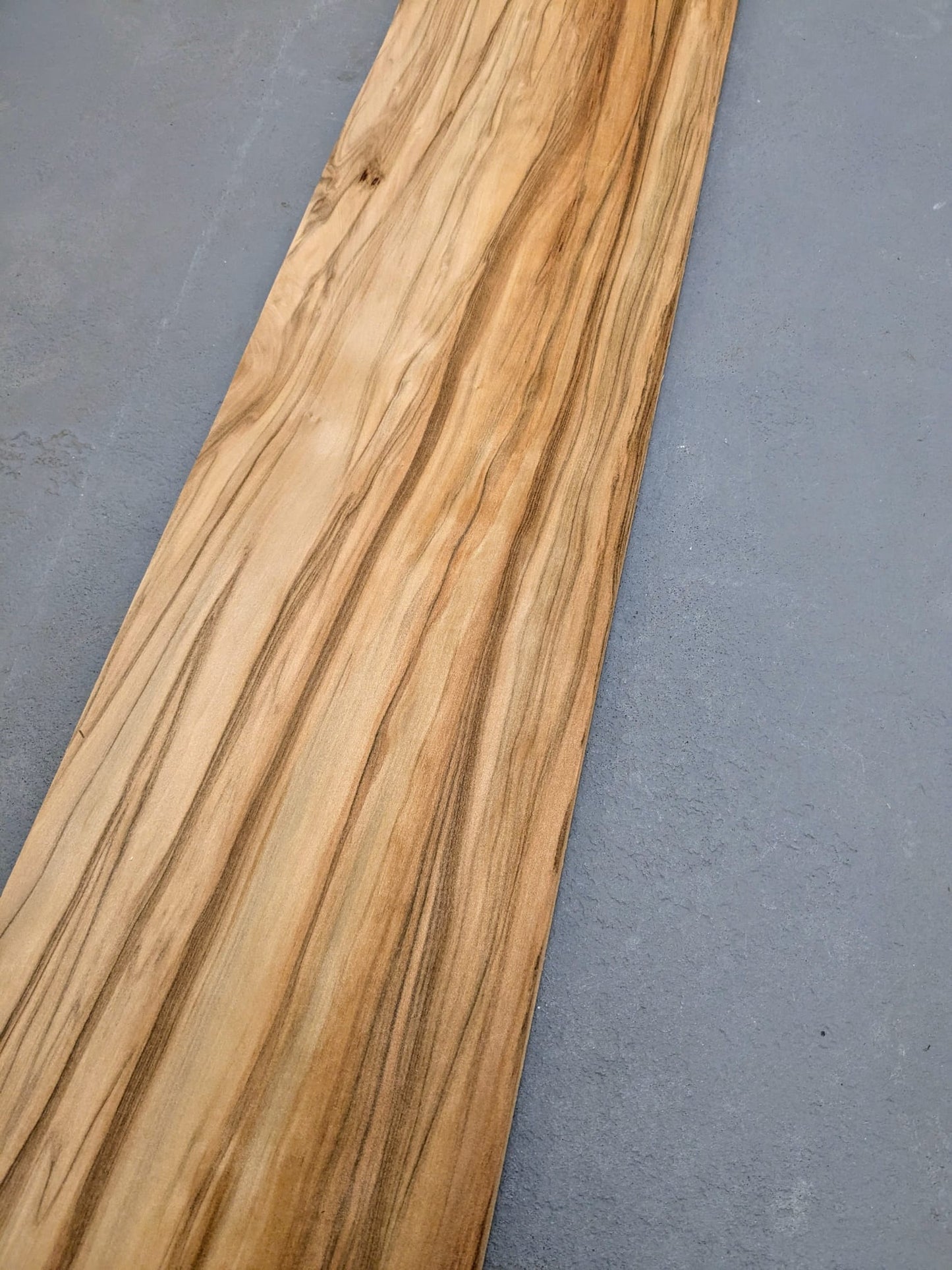 Red gum (satijnnoten) fineer | 140x18 cm