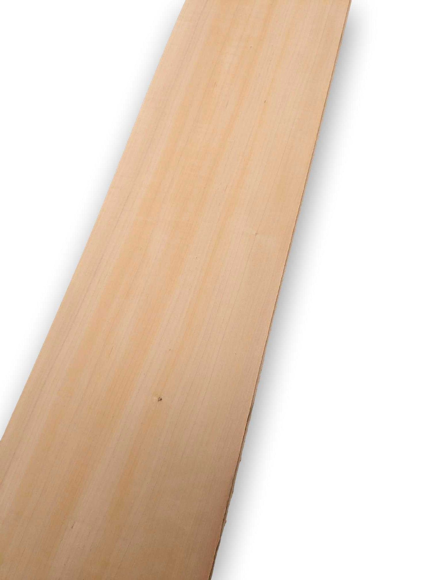 Detail van peren fineer vel 225 x 17 cm met glad oppervlak. Ideaal voor renovatie en decoratieve houtbewerking.