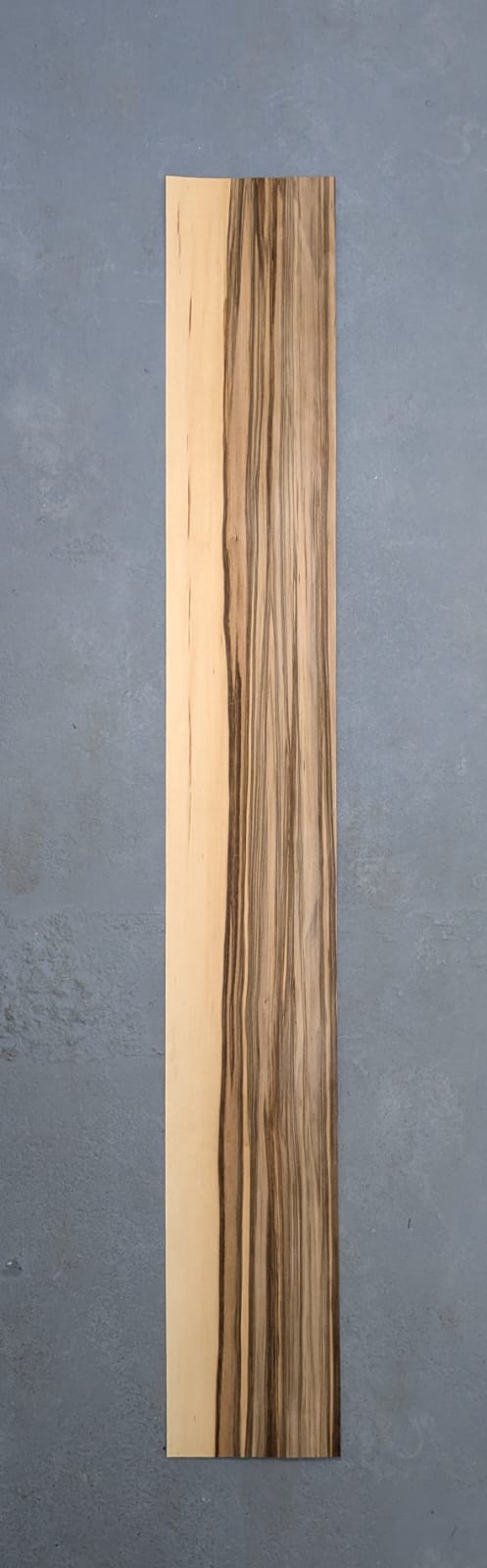 Red gum (satijnnoten) fineer | 115x16 cm