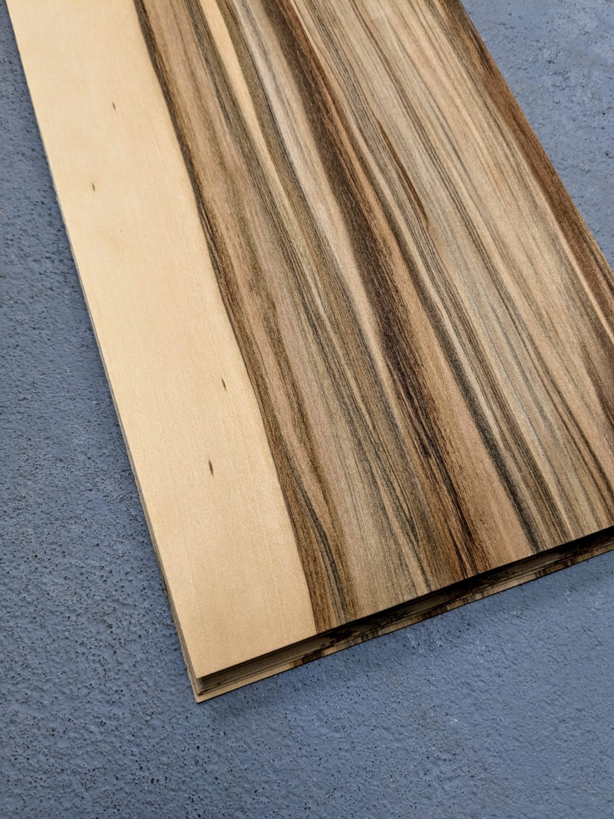 Red gum (satijnnoten) fineer | 175x16 cm