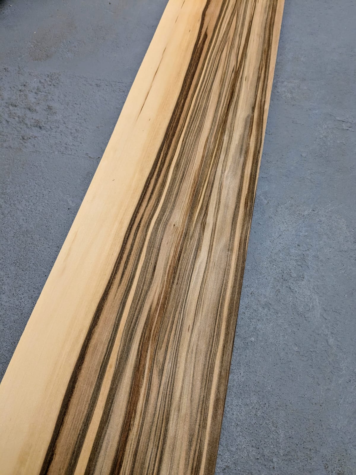 Red gum (satijnnoten) fineer | 175x16 cm